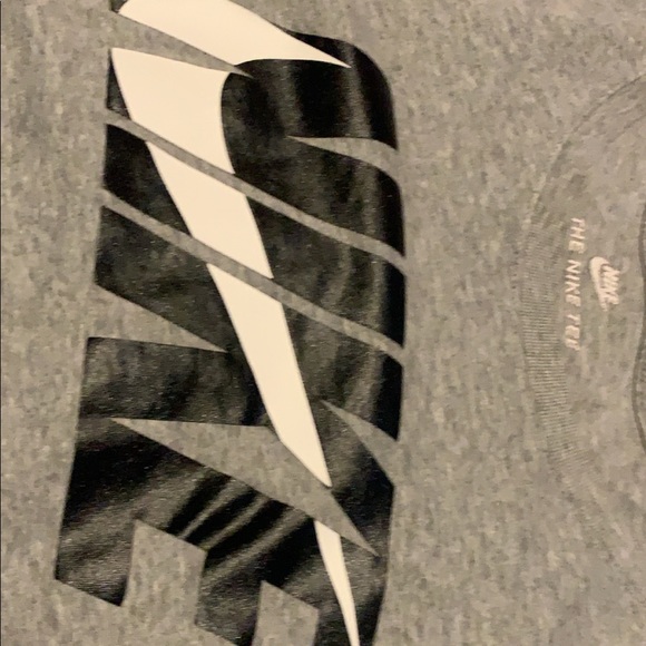 nike tee - Picture 2 of 2